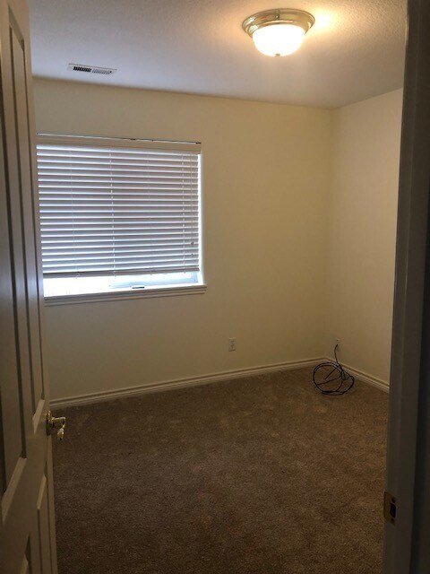 Building Photo - 16130 SW Loon Dr
