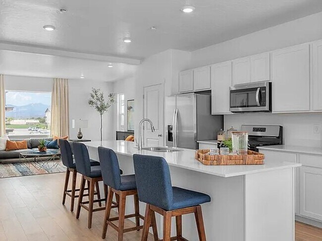 Building Photo - GORGEOUS American Fork Townhome!!!