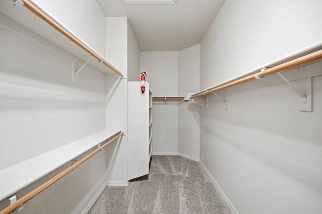 Building Photo - 1425 W Commerce Ave