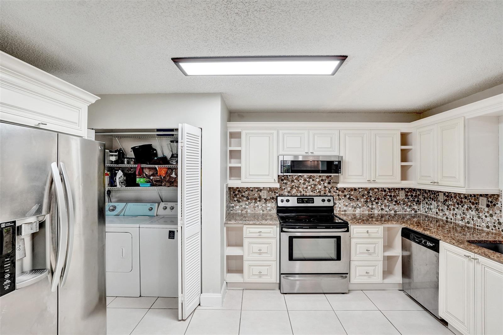 Building Photo - 12215 Royal Palm Blvd