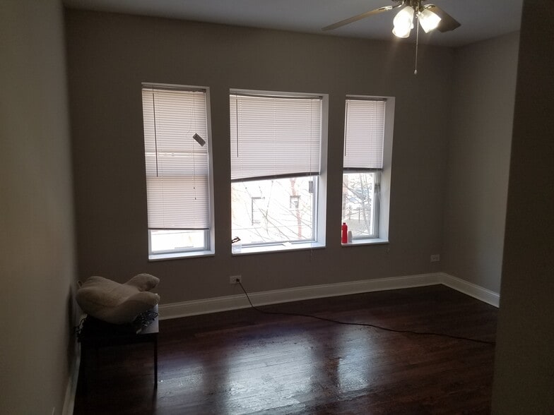 Leeving Room - 1265 W Columbia Ave