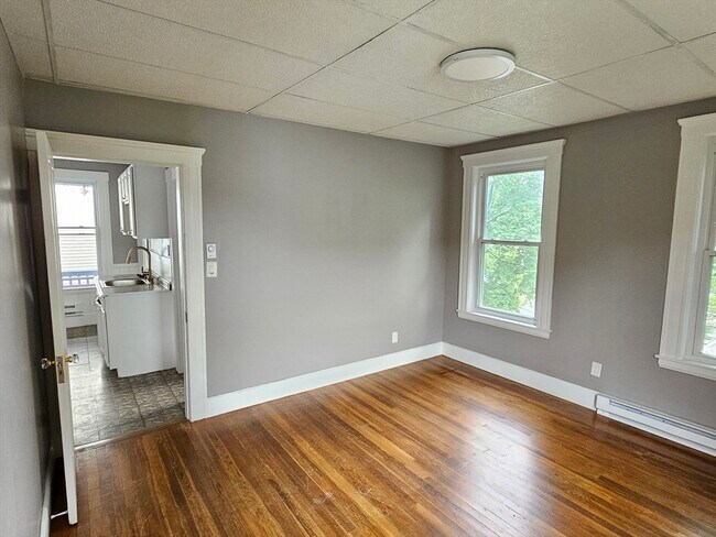 Building Photo - 117 Merrifield St