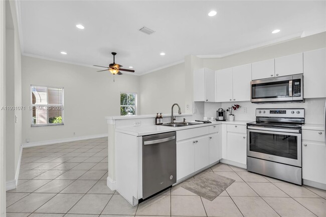 Building Photo - 1579 Banyan Way