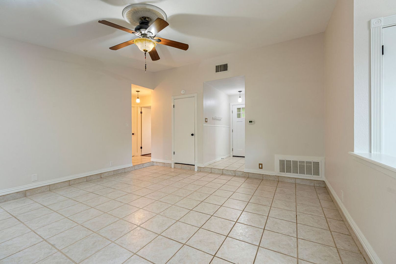 Building Photo - 920 Acorn Oaks Dr