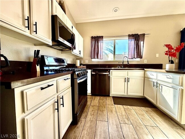 Building Photo - 2033 Riderwood Ave