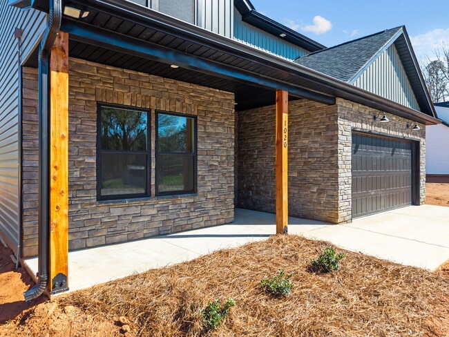 Building Photo - 1020 Gibson Rd