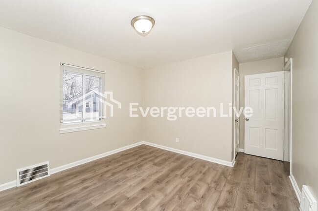 Building Photo - 23200 Blackstone Ave