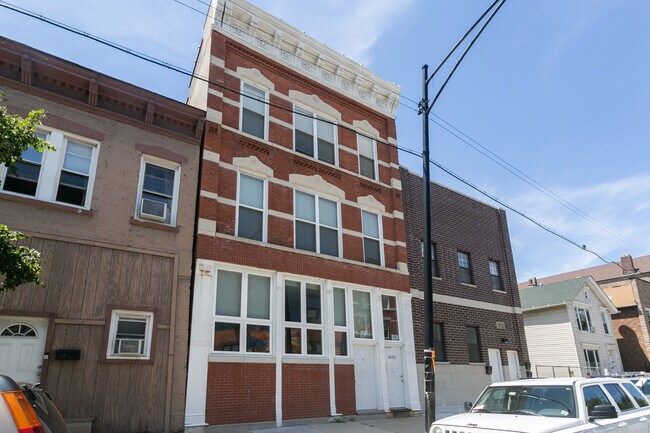 Primary Photo - 1832 S Racine Ave