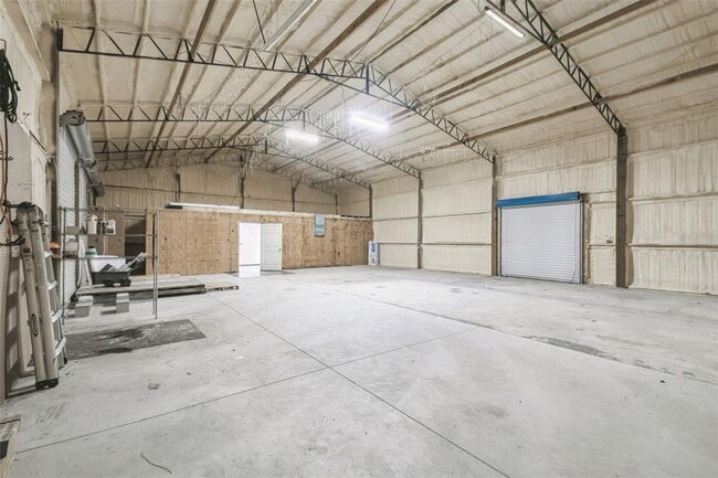 Building Photo - 16453 Pawnee Dr