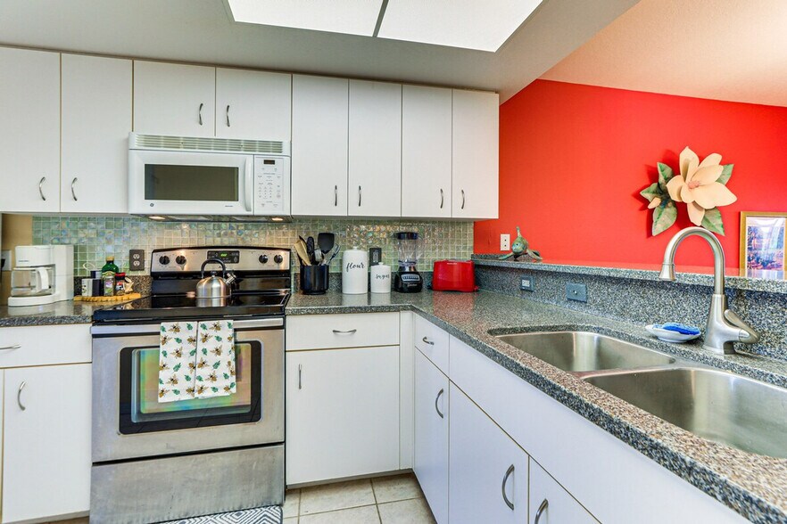 Building Photo - 6610 Gasparilla Pines Blvd