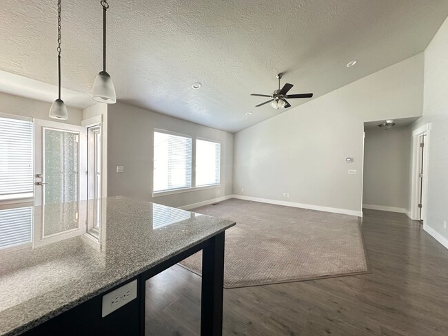 Building Photo - Large Lehi Home Now Available!