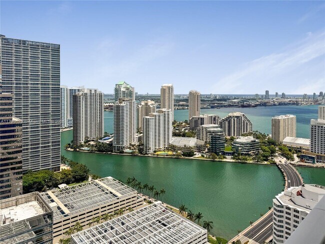 Building Photo - 950 Brickell Bay Dr
