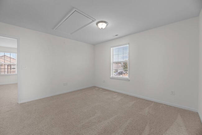 Building Photo - Lake View Four Bedroom 2.5 Bath Home