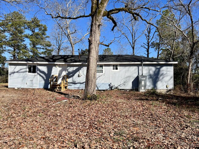 Building Photo - 723 Wren Rd