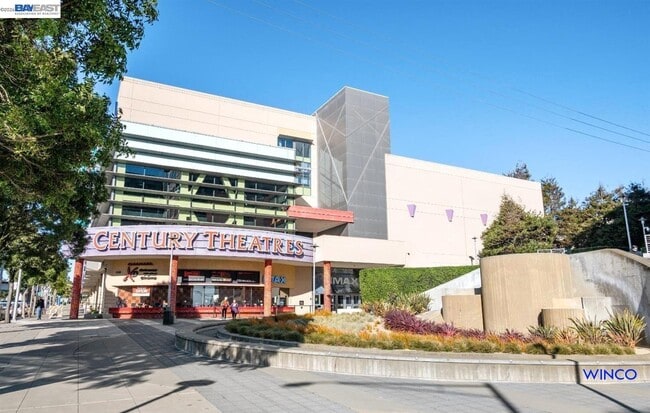 Building Photo - 263 Ralston St