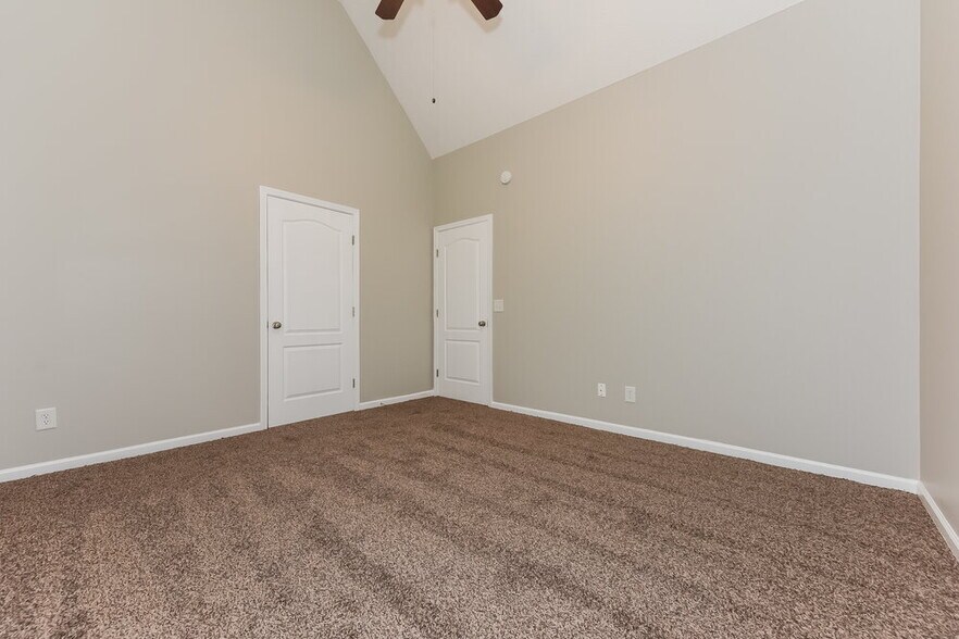 Building Photo - 1903 Champlain Dr