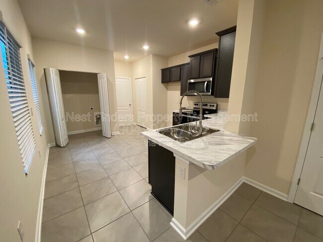 Building Photo - 9588 Star Dr