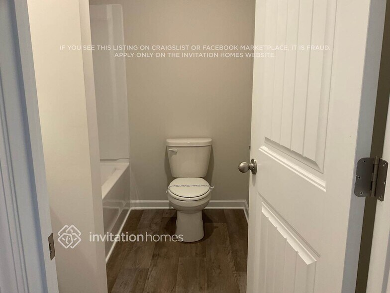 Building Photo - 217 White Flds Ave