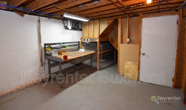 Building Photo - 5 Cedar Woods Dr