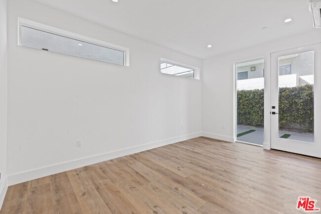 Building Photo - 10919 Hesby St