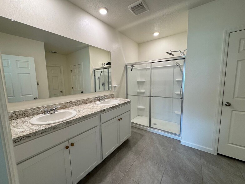 Building Photo - 946 Dugan CIR SE