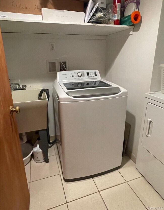 Building Photo - 169 Old Mamaroneck Rd