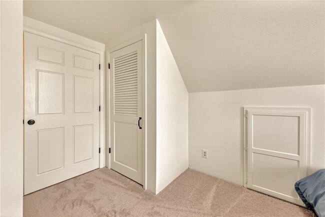 Building Photo - 801 NW C St