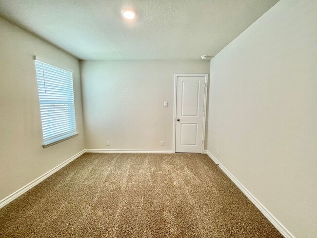 Building Photo - FOR RENT | 4 Bed • 2 Bath in Langdon