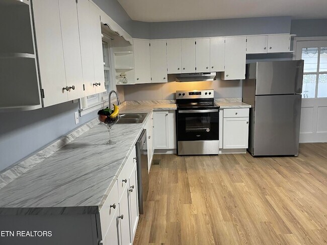 Building Photo - 937 Shamrock Ave