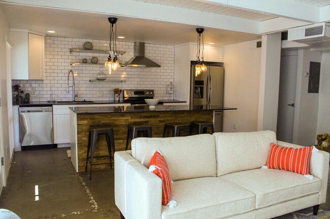 Building Photo - 3318 N 18th Ave