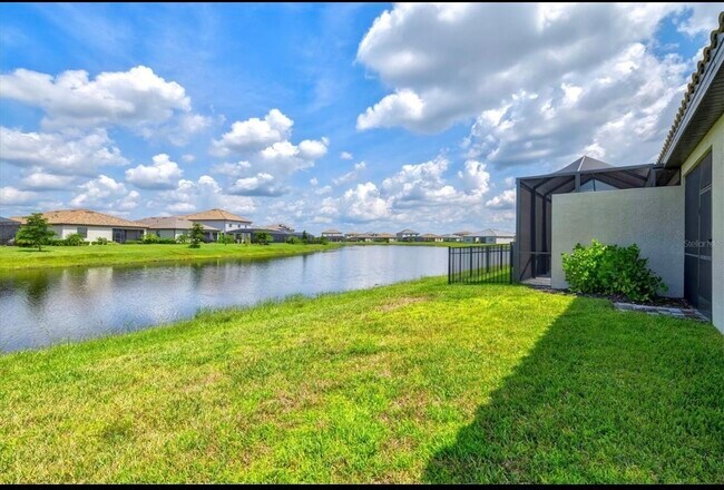 Building Photo - 15519 Sunny Day Dr