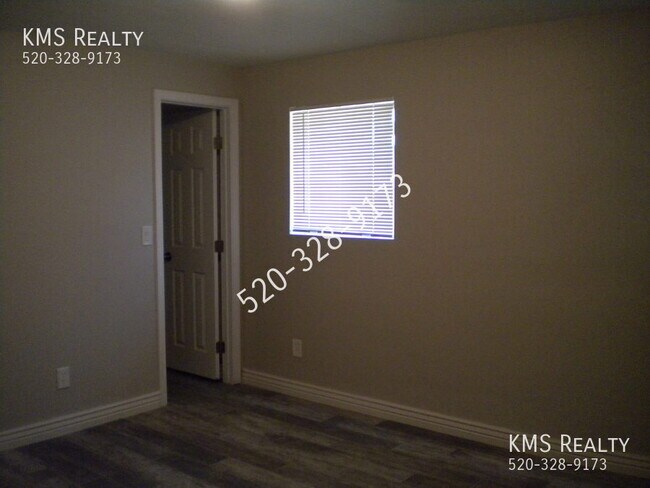 Building Photo - 2321 S Layton Pl