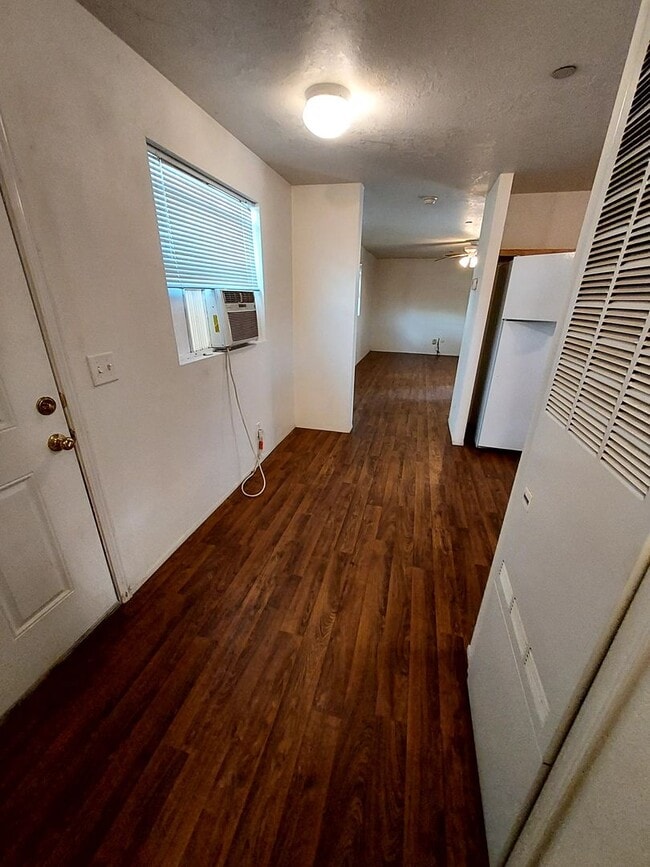 Building Photo - Small home in country setting