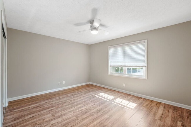 Building Photo - 325 Winding River Dr