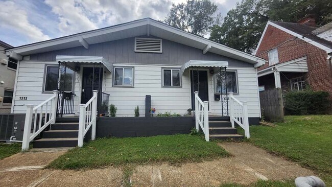 Building Photo - 2403 Flint St