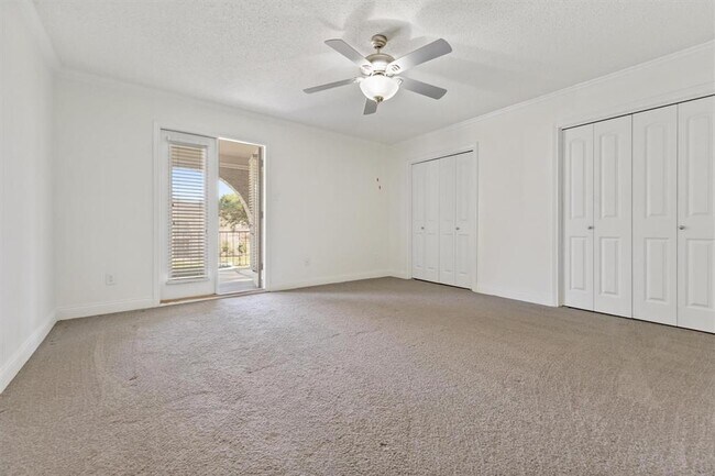 Building Photo - 12811 Shady Knoll Ln