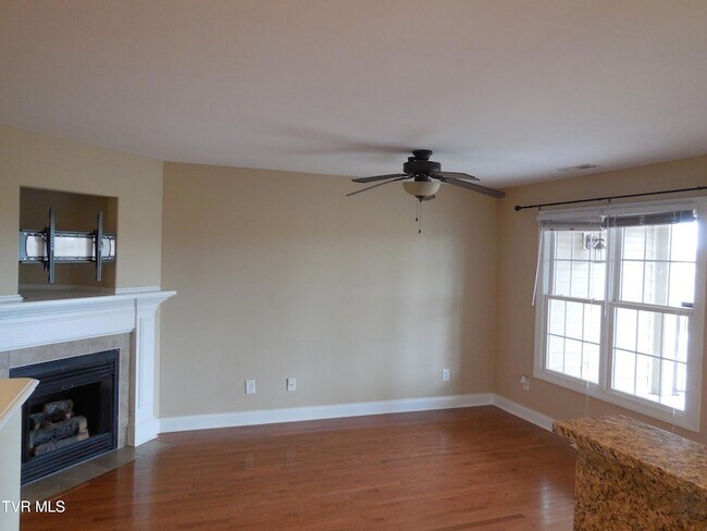Building Photo - 341 Coldwater Dr