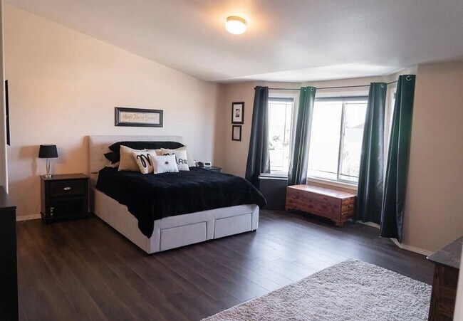 Building Photo - Spacious 4-Bedroom Home with Large Gated Yard Near Cheney & Spokane!
