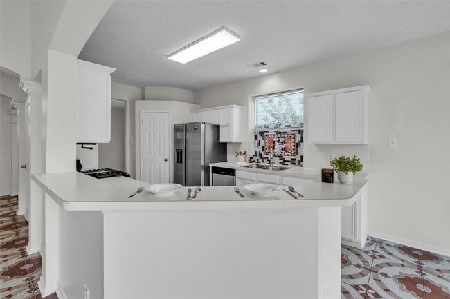 Building Photo - 17611 Magnolia Cir