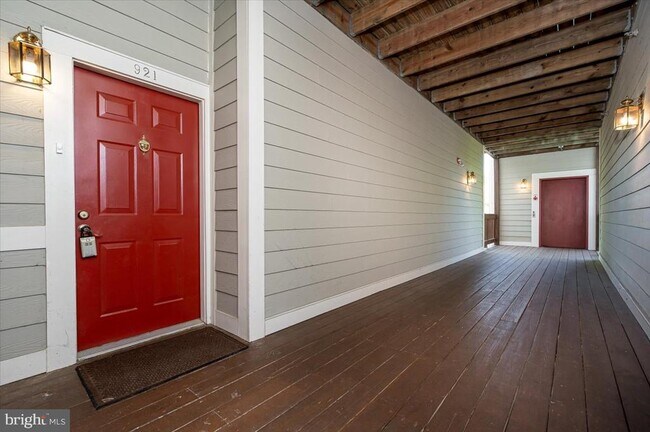 Building Photo - 921 Spinnaker Way