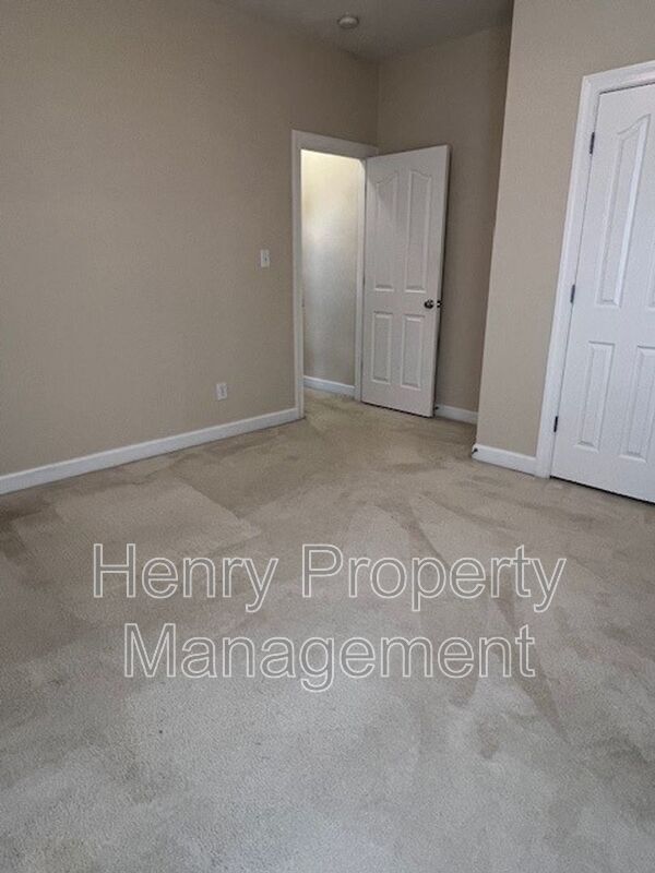 Building Photo - 1905 Old London Way