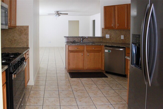 Building Photo - 16945 Scenic Knoll