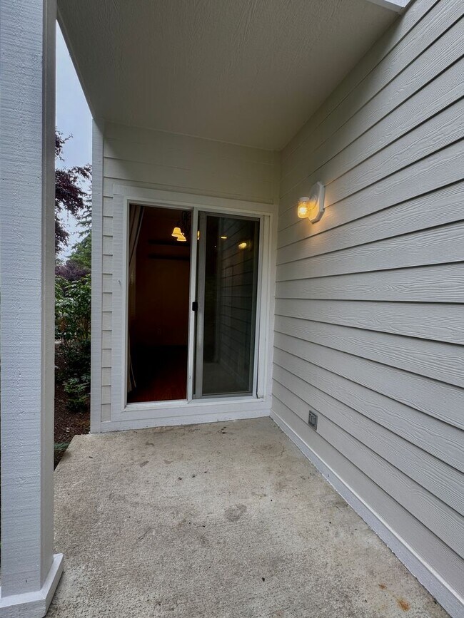 Building Photo - 10595 NE Kingston Meadow Cir