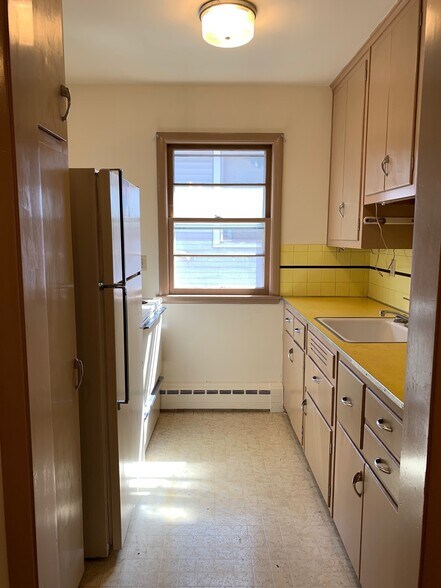 Building Photo - 1126 Vilas Ave