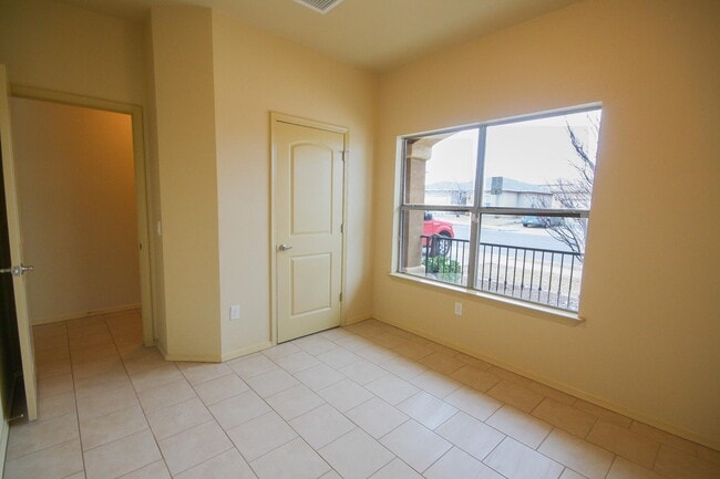 Building Photo - 5806 Redstone Rim Dr