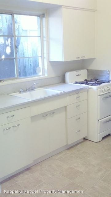 Building Photo - 808 D St