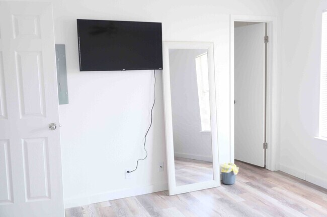 Building Photo - 1708-1710-1710 Horseshoe Cir