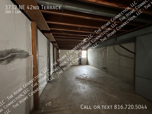 Building Photo - 3732 NE 42nd Terrace