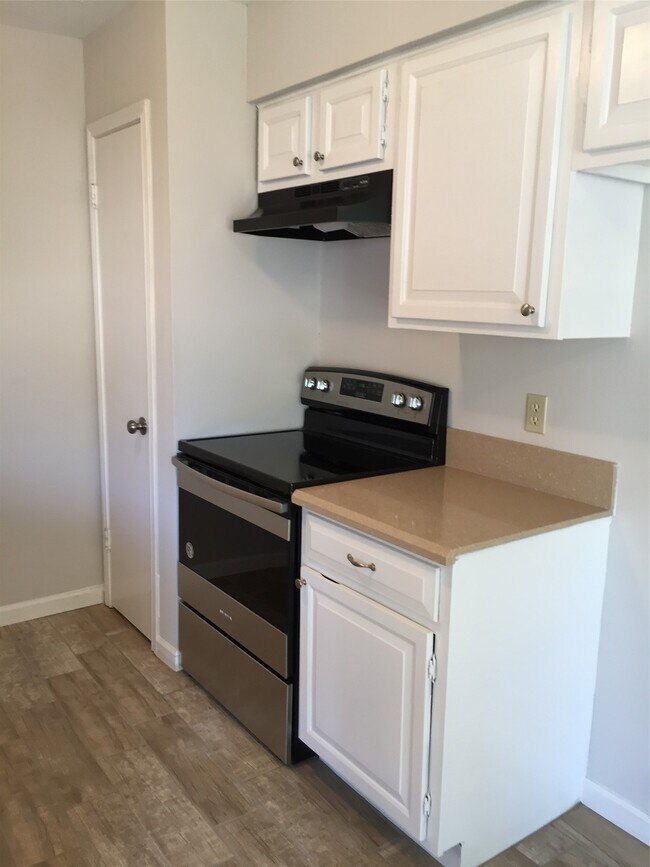 Building Photo - 5811 Woodmancote Dr