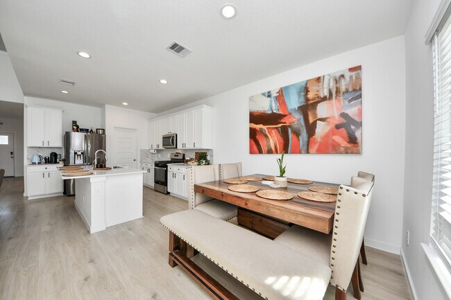 Building Photo - 30119 Gallatin River Ln